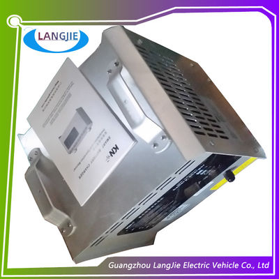 Un buen precio. Cargador de baterías de automóviles con plomo y ácido adecuado para el diseño compacto de automóviles eléctricos de club en línea