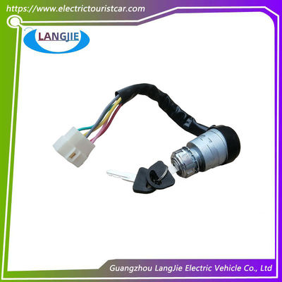 Un buen precio. El coche de turismo eléctrico de Marshell y el equipo del coche antiguo en línea