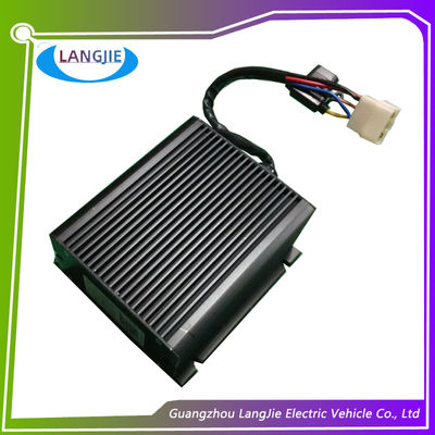 El carro eléctrico negro parte el tipo dual 150mm*150mm*45.5m m de la salida del convertidor de DC del carro de golf