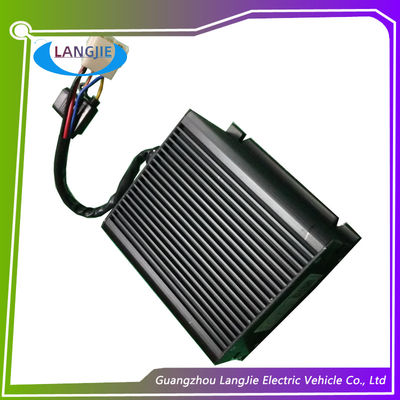 El carro eléctrico negro parte el tipo dual 150mm*150mm*45.5m m de la salida del convertidor de DC del carro de golf